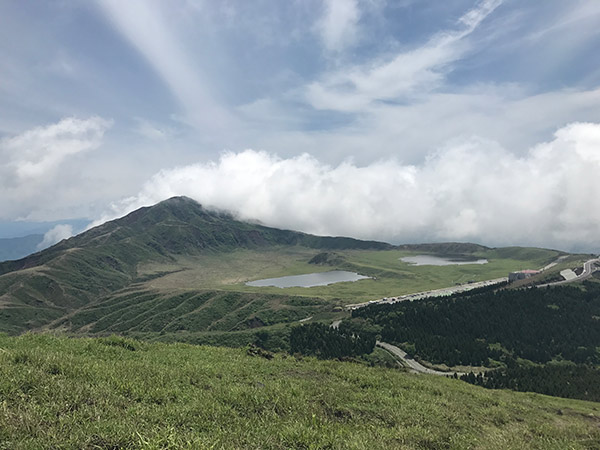 杵島岳から眺める烏帽子岳